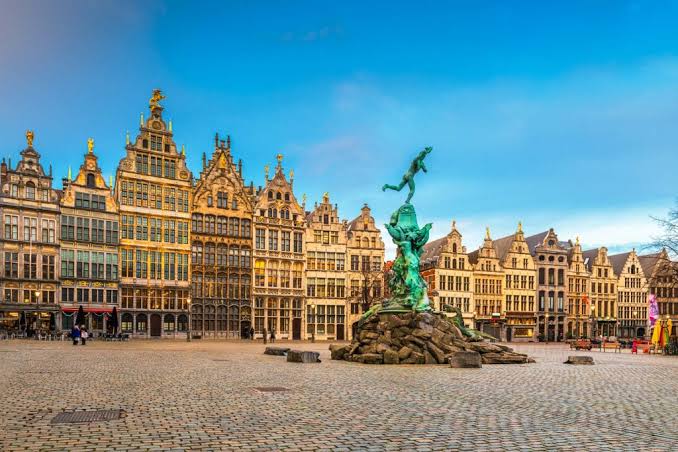 Uw gereserveerd vervoer of chauffeur in Antwerpen